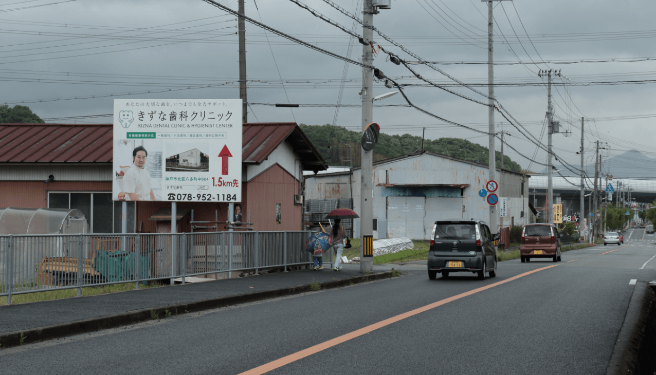 100台収容の無料駐車場